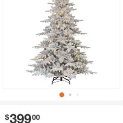 Árbol De Navidad Nuevo En Su Caja.  Es Muy Grande Para Mi Sala
