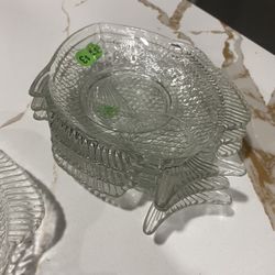 4 clear glass fish-shaped plate