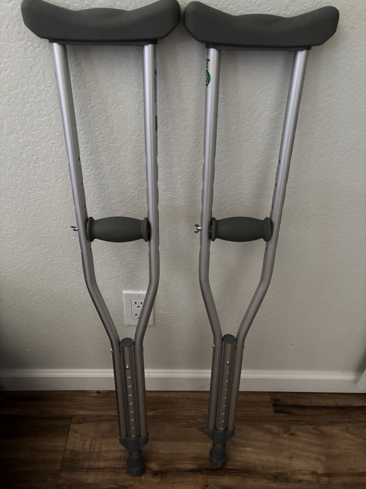 Mobility Crutches For 4’6”-5’2” Person
