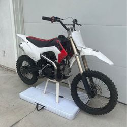 mint condition 2017 xmotos 125cc 4 stroke