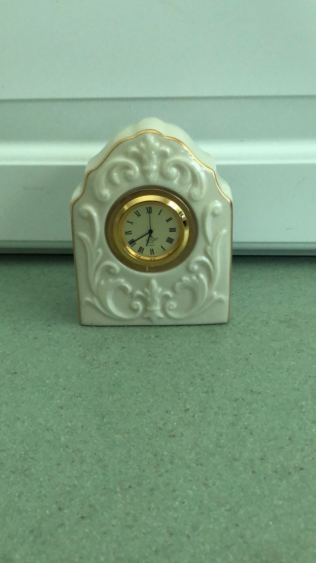 Vintage LENOX USA - Porcelain MANTEL DESK CLOCK- Quartz