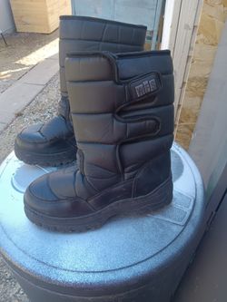 Snow Boots Size 7.