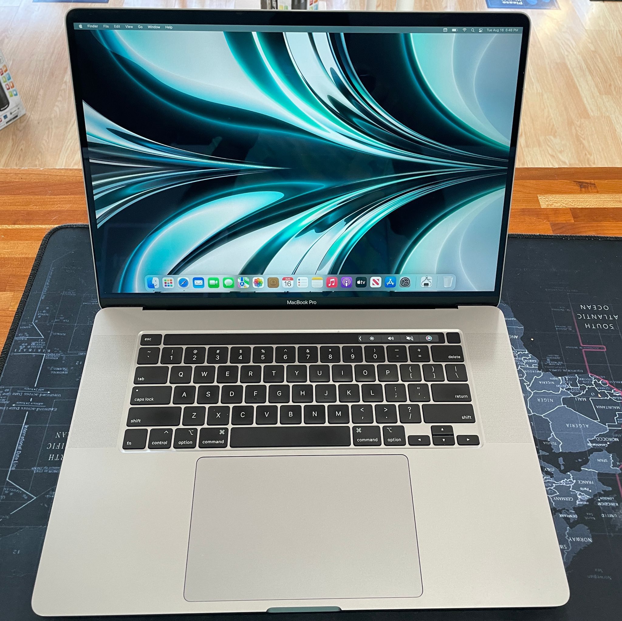  MACBOOK PRO 16 inch CORE i9//16GB RAM//1TB SSD RADEON PRO