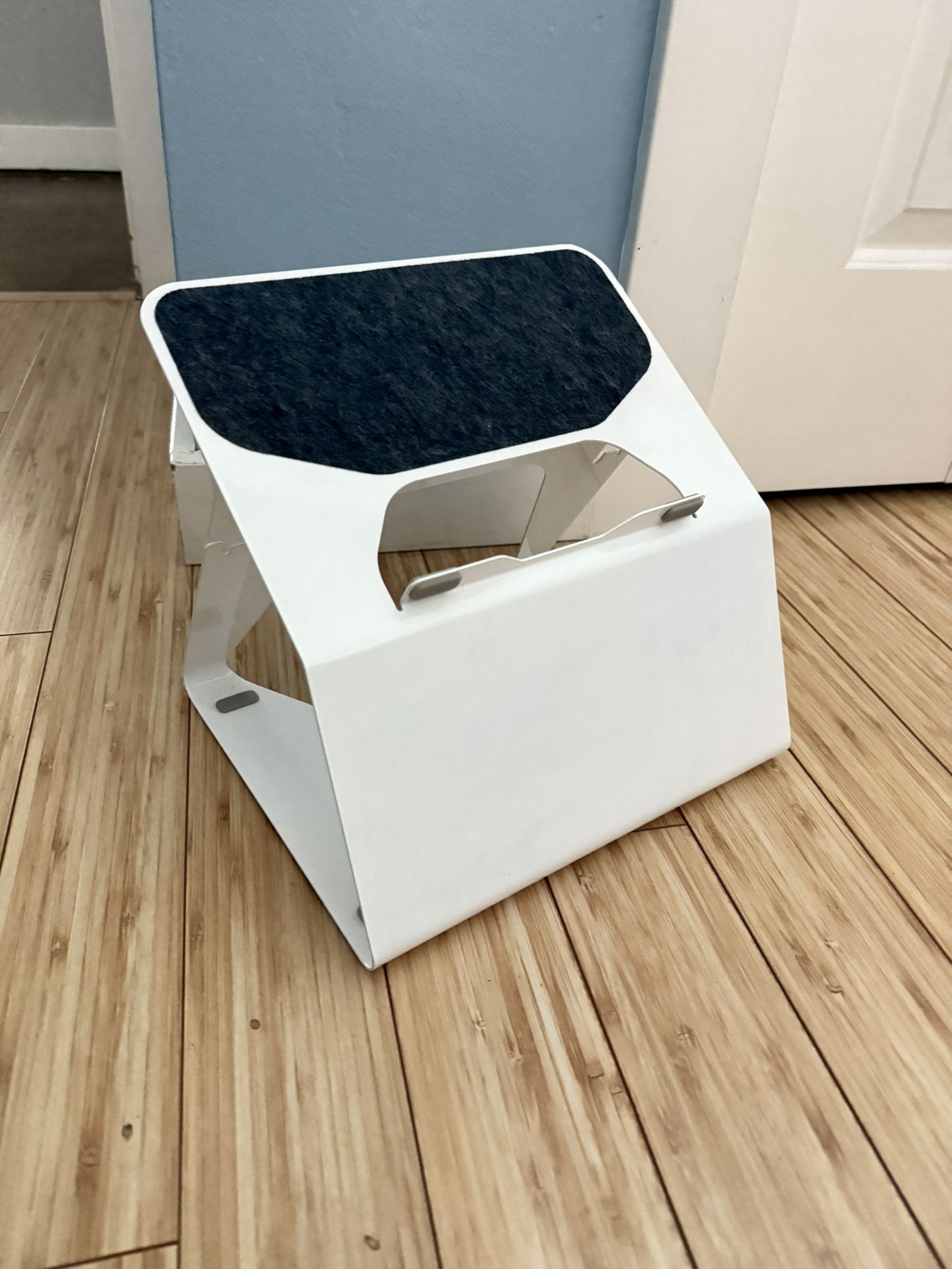 Whiteboard Laptop Stand