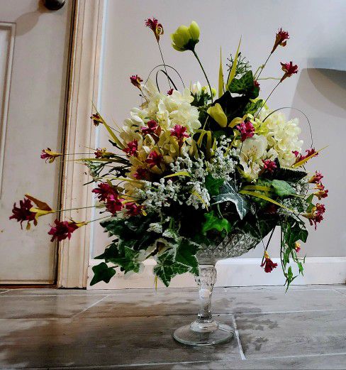 Flower Vase With Artificial Flower Bouquet
