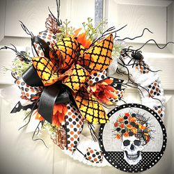 Halloween Skull Yarn Wreath 