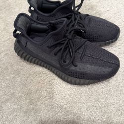 Yeezy 350 V2 Black