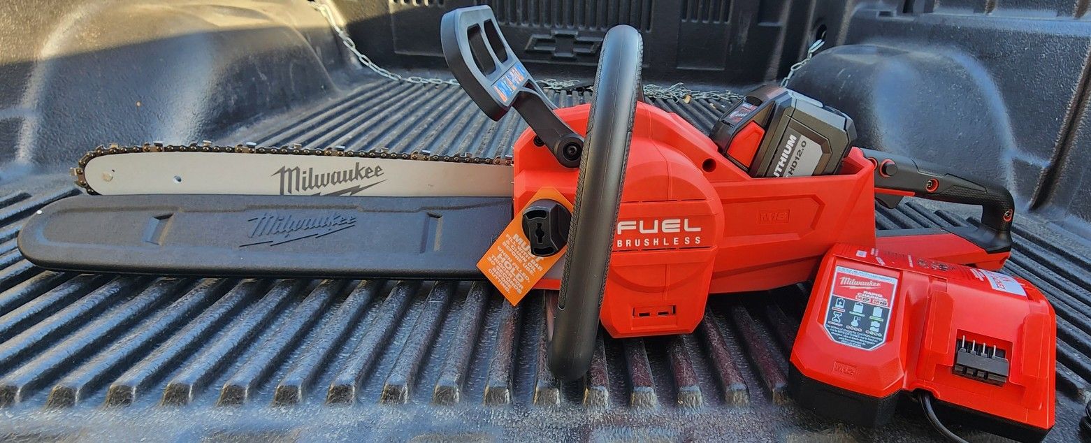Milwaukee
M18 FUEL 16 in. 18V Lithium-Ion Brushless Battery Chainsaw Kit with 12ah Battery And Charger.