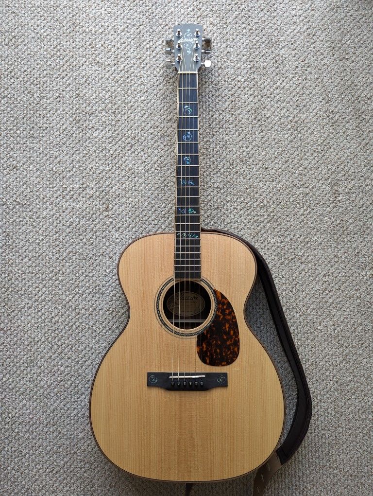 Larrivee OM-03R Vine Special Acoustic Guitar