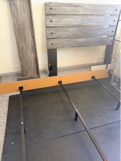 Full Size headboard/ footboard bed frame