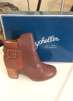 Seychelles brand new brown leather bootie. Size 7.