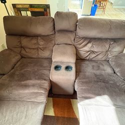 Recliner sofa and reclining love seat