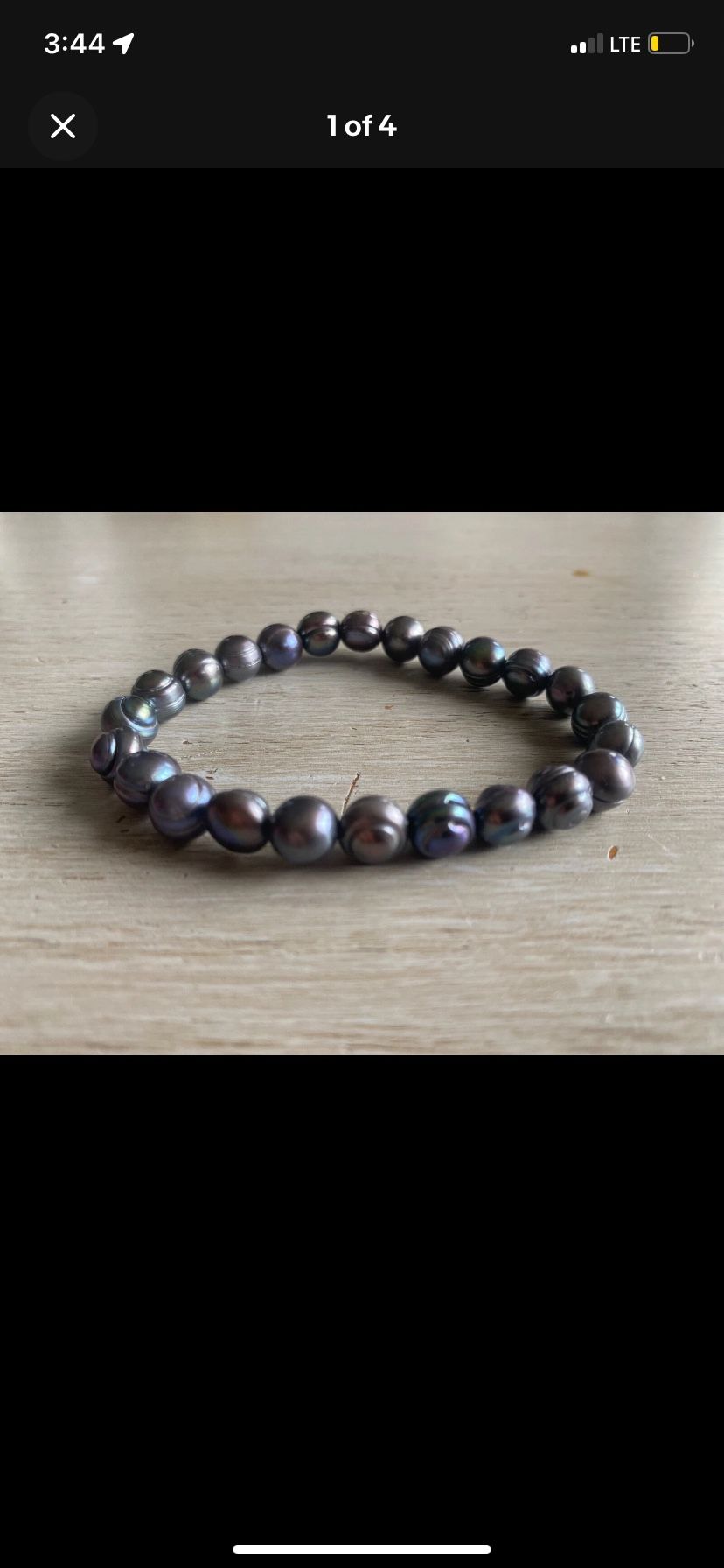 A Black Pearl bead bracelet 