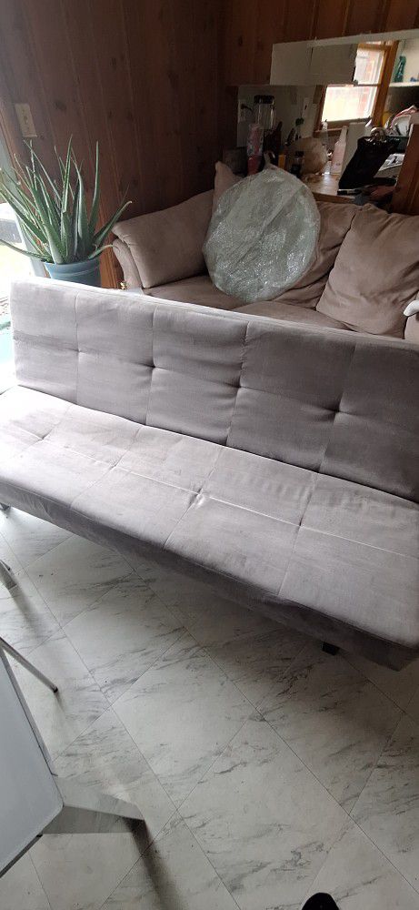 Gray Couch That Folds Out To Double Bed