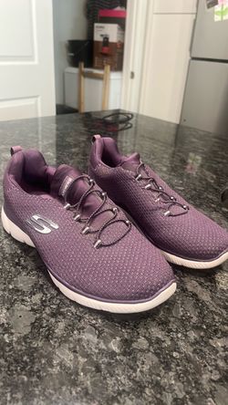 Tennis shoes