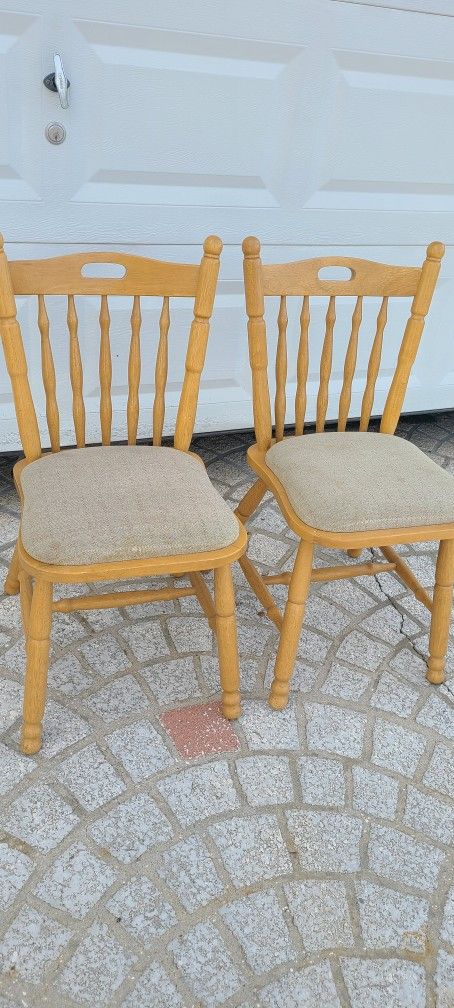 4 beautiful blonde chairs good condition