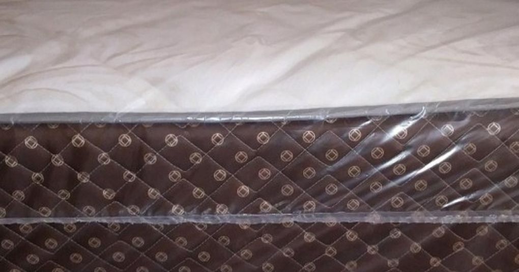 GREAT SALE QUEEN PLUSH MATTRESS WITH FREE BOX SPRING