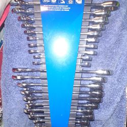 Die Hard ( SAE - Metric ) 20pc. Ratcheting Wrench Set / Pick Up Near South Park Mall Area 