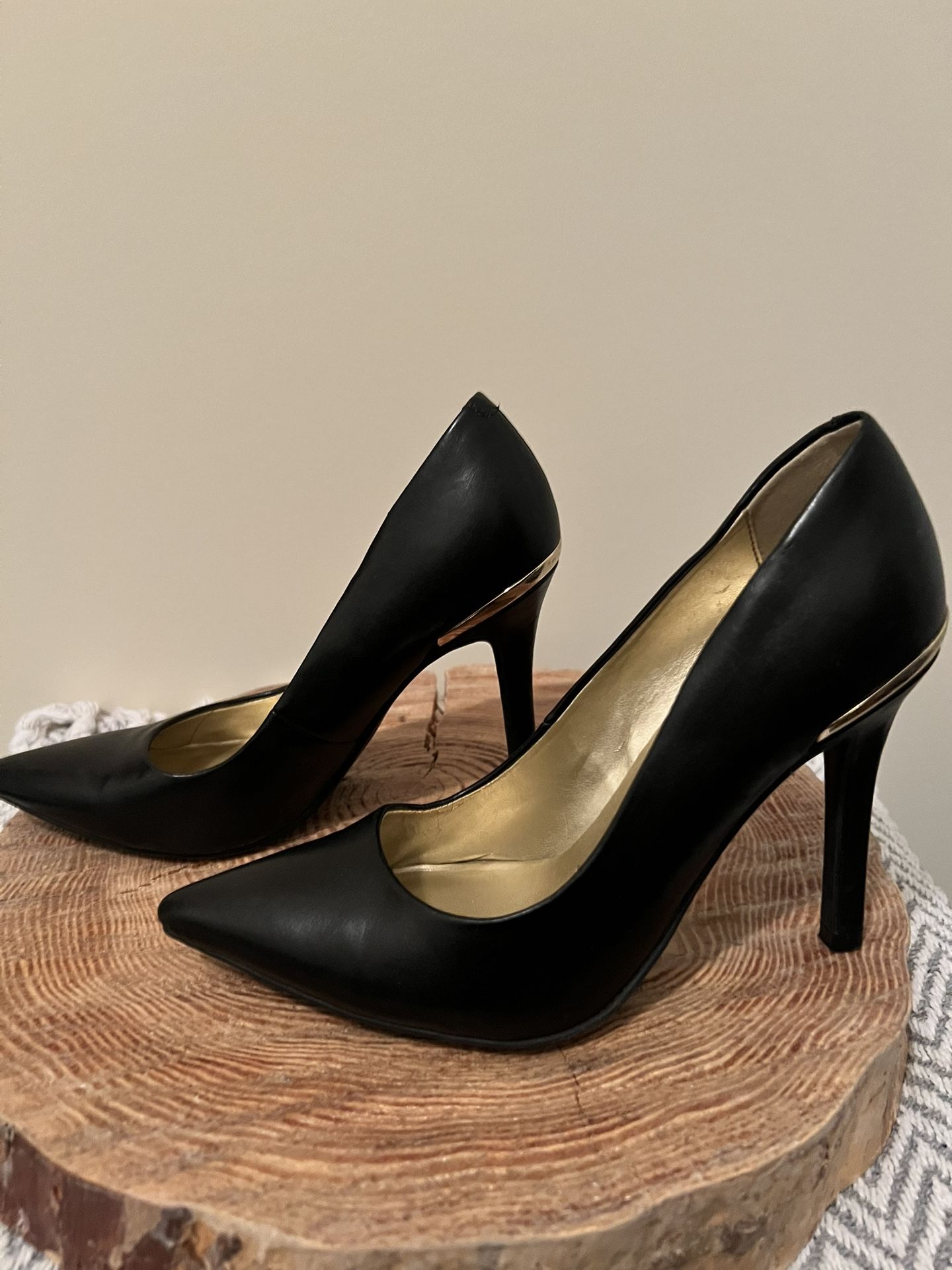 Guess Heels Sz 6