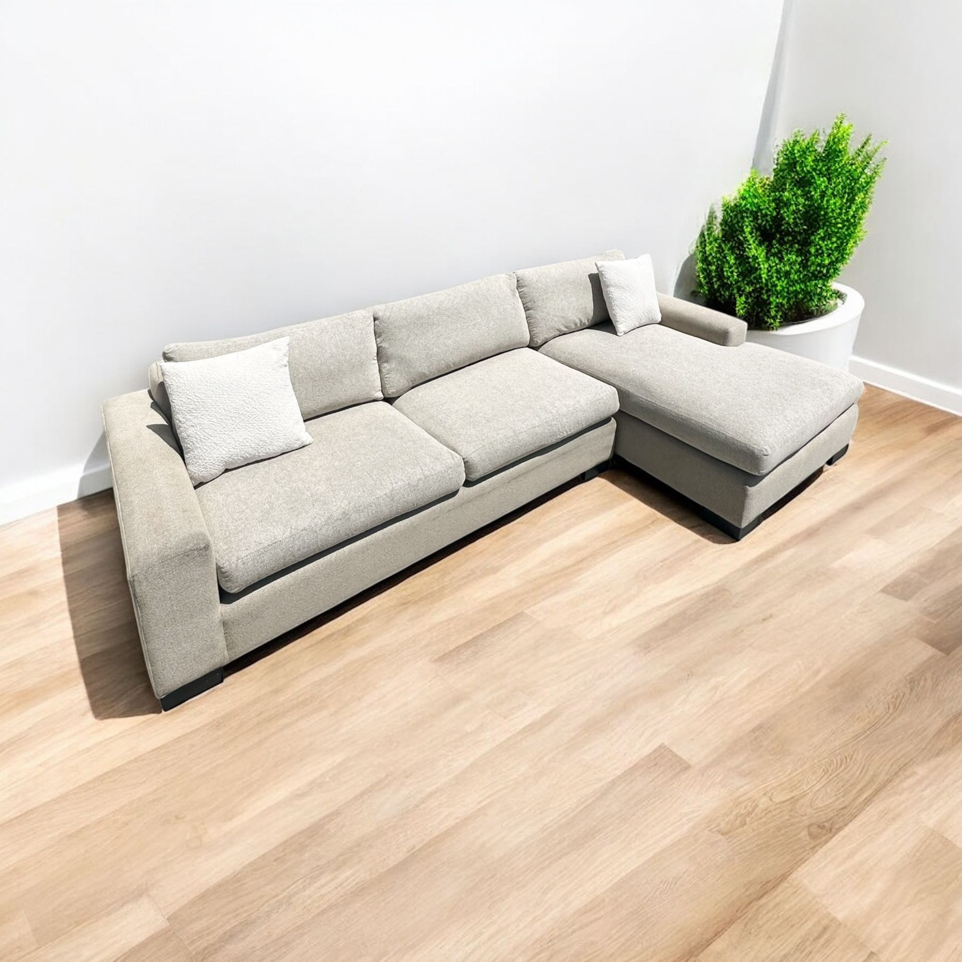 FREE DELIVERY! 🚚 Room & Board Modern L-Shaped Sectional – Retails $2500