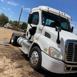 2012 Freightliner Cascadia 2 Axle 