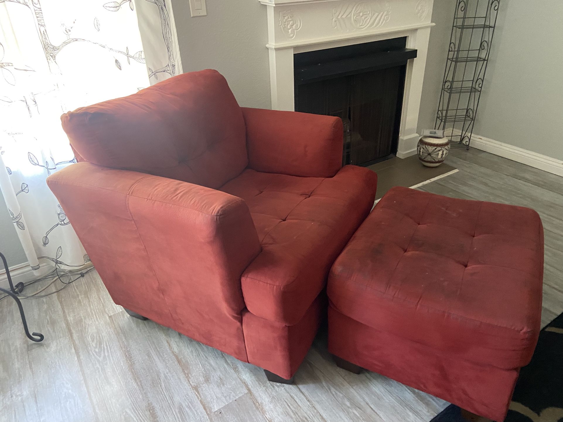 Arm chair With ottoman (free)