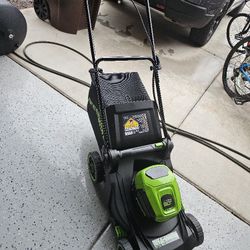 Greenworks 60V 17" Brushless (Push) Lawn Mower, 4.0Ah Battery and 3A Charger