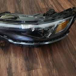 2019 / 2024 CHEROKEE  Headlight Left 