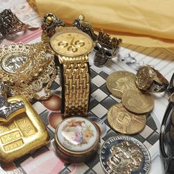 GRATE SOUVENIRS GOLD PLATED  SET BAR FOR 15TH. ITEMS 