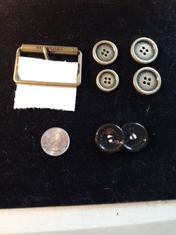 der shilling Legitim Authentic BURBERRY buttons And Buckle for Sale in Auburn, WA - OfferUp