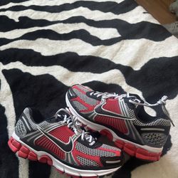 Nike Vomero 5 Zoom University Red 