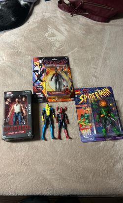 Marvel LegendsFigures (Spiderman, Wolverine,Invincible)