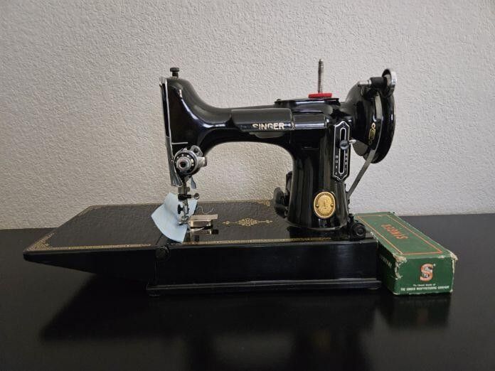 Singer (Vintage) Sewing Machine