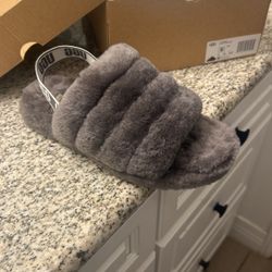 UGG Fluffy Slides