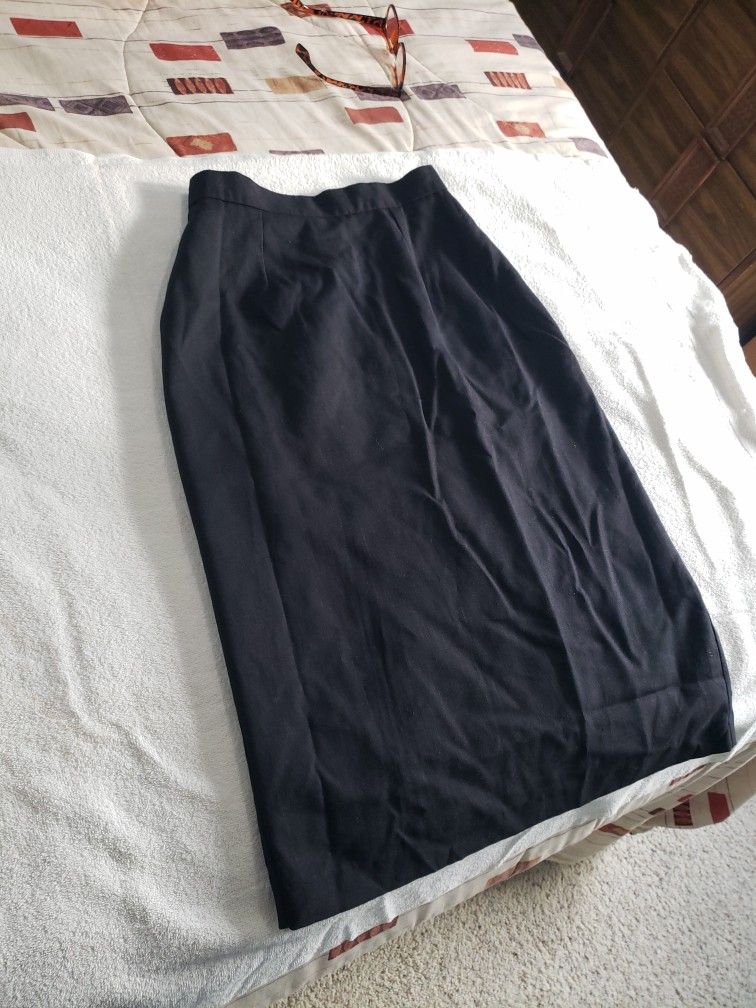 Ira Joyce. Size 6 . Made In The USA Black Skirt