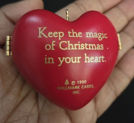 Vtg 1990 “Heart of Christmas” Hallmark Keepsake Ornament 2. 5"x2.25" When Close