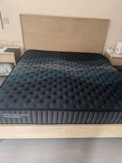 DreamCloud PressureSmart King Mattress - Perfect Condition