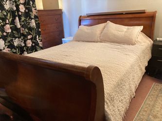 Hardwood Queen Size Bed Frame With Mattress