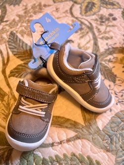 New, Munchkin by Stride Rite “Miller”Walking Casual Shoes ,Toddler size 4