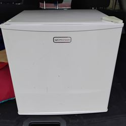 Emerson mini compact fridge