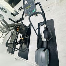 Precor EFX 5.17i Elliptical Cross-Trainer 