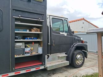 Freightliner FL60