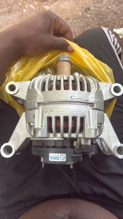 a heavy-duty Bosch automotive alternator (part number 0 124 625 127, 14V 200A) designed for commercial and industrial diesel engine