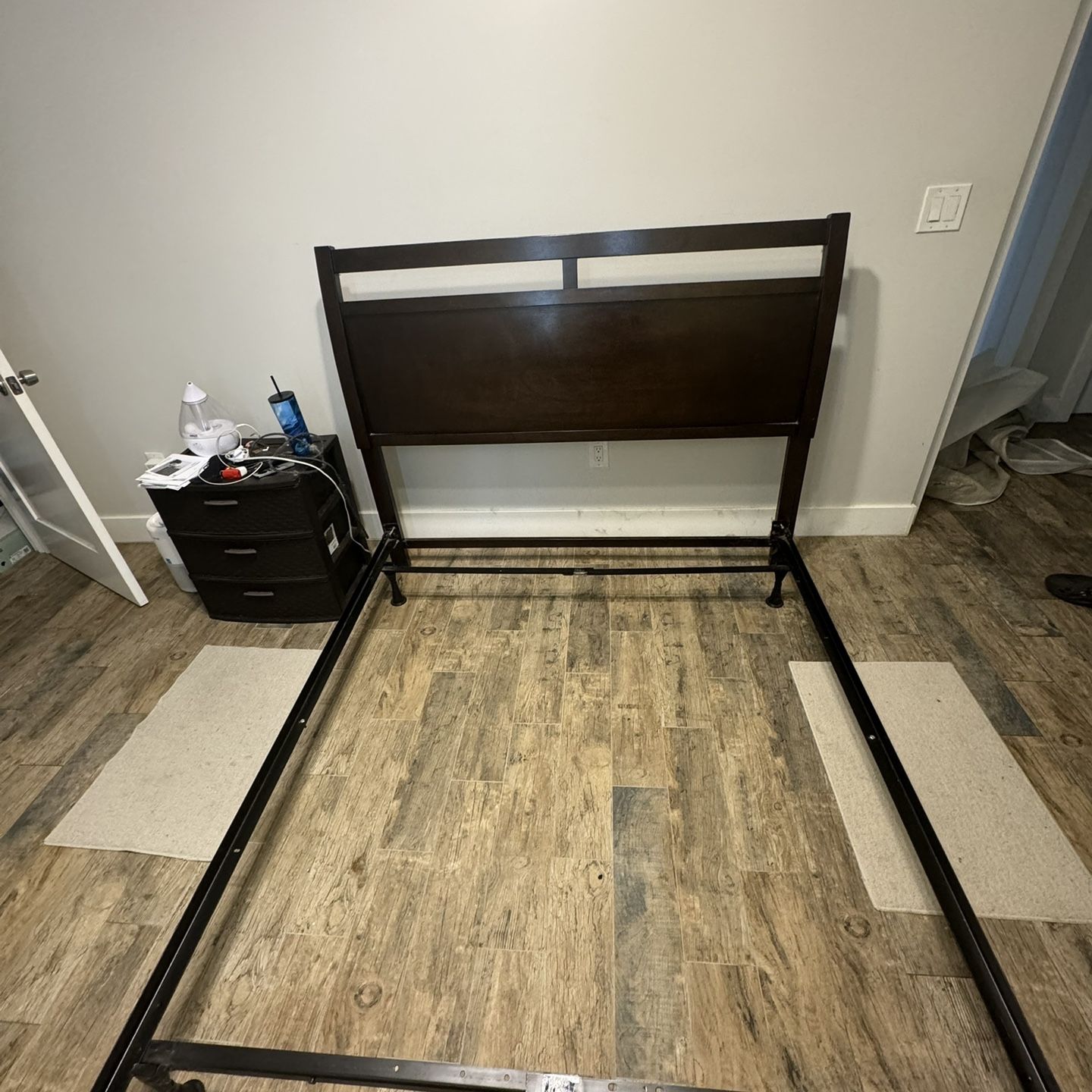 Queen Size Bed Frame And Nightstand 