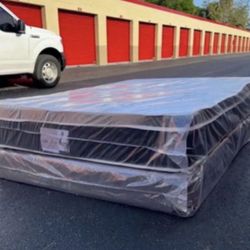 NEW QUEEN SIZE PILLOWTOP MATTRESS AND BOX SPRING 80x60” - 2PC