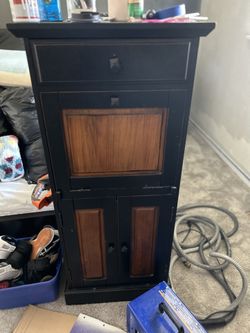 Desk/armoire