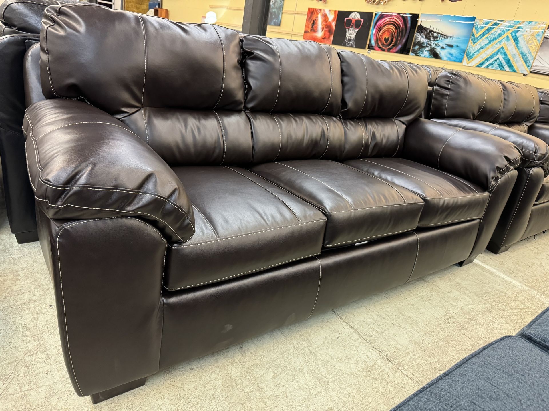 Beautiful Sofa & Loveseat! No Credit Needed Financing Available!! Perfect For Your Family And Guests This Holiday Season!!!