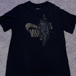 Nike Air Jordan cotton gold, black t- shirt size Large men. 