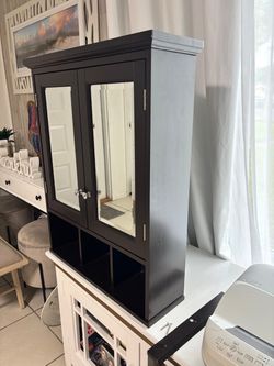 Bathroom cabinet
