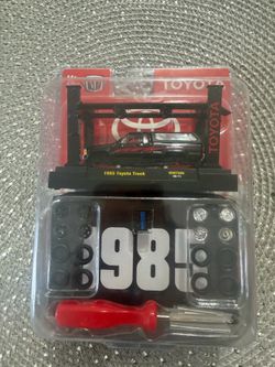 Toy kit Toyota Pickup 1985